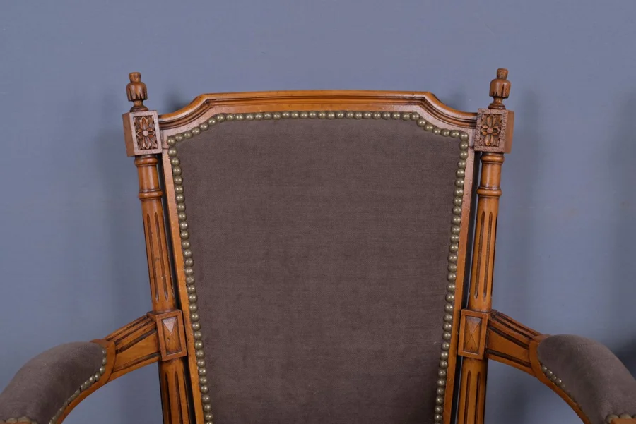 Paire de Fauteuils en Hêtre Teinté, style Louis XVI – 1950