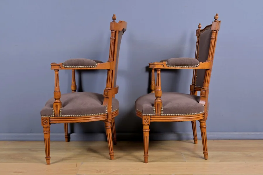 Paire de Fauteuils en Hêtre Teinté, style Louis XVI – 1950