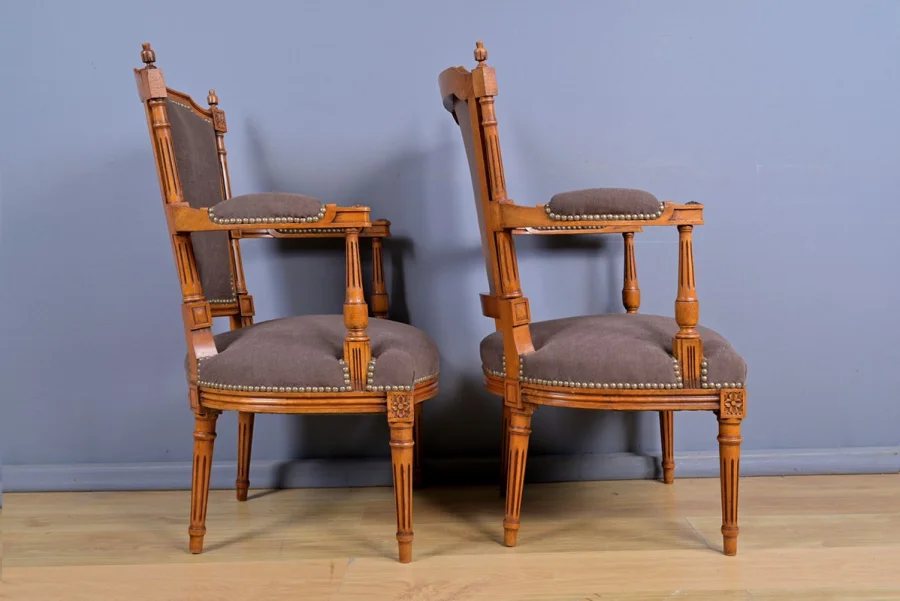 Paire de Fauteuils en Hêtre Teinté, style Louis XVI – 1950