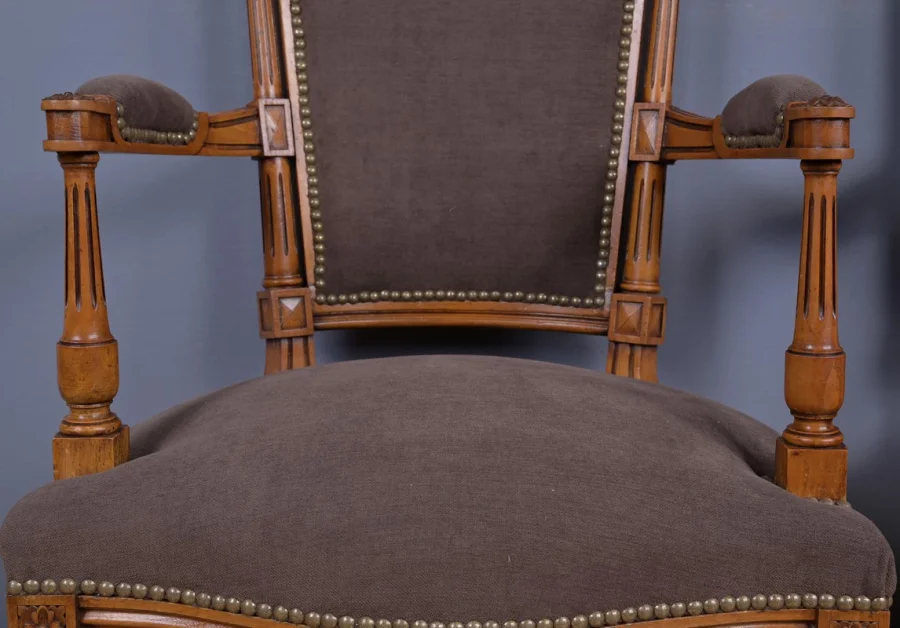 Paire de Fauteuils en Hêtre Teinté, style Louis XVI – 1950