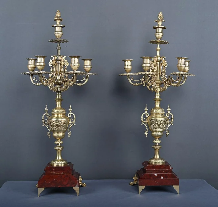 Paire d’importants Candélabres en Bronze, goût Renaissance – 1920