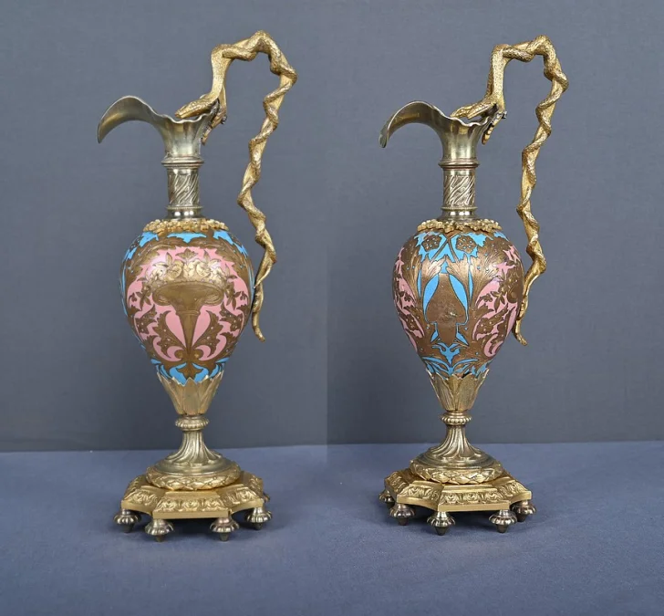 Paire d’Aiguières en Bronze & Émaux cloisonnés, époque Napoléon III – Milieu XIXe