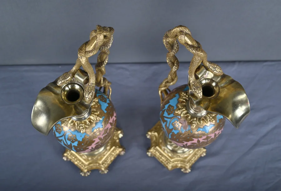 Paire d’Aiguières en Bronze & Émaux cloisonnés, époque Napoléon III – Milieu XIXe