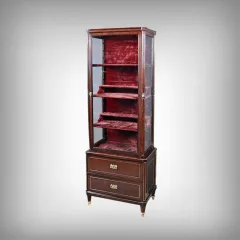 VITRINEKAST IN LOUIS XVI-STIJL