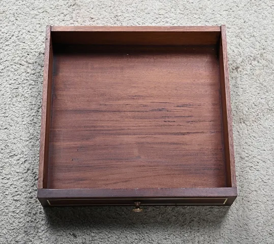 KAST IN LOUIS XVI-STIJL