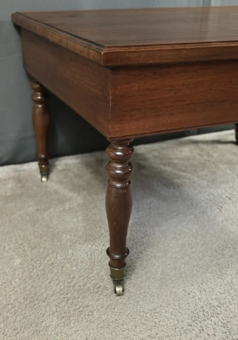 LOW TABLE ON CASTERS