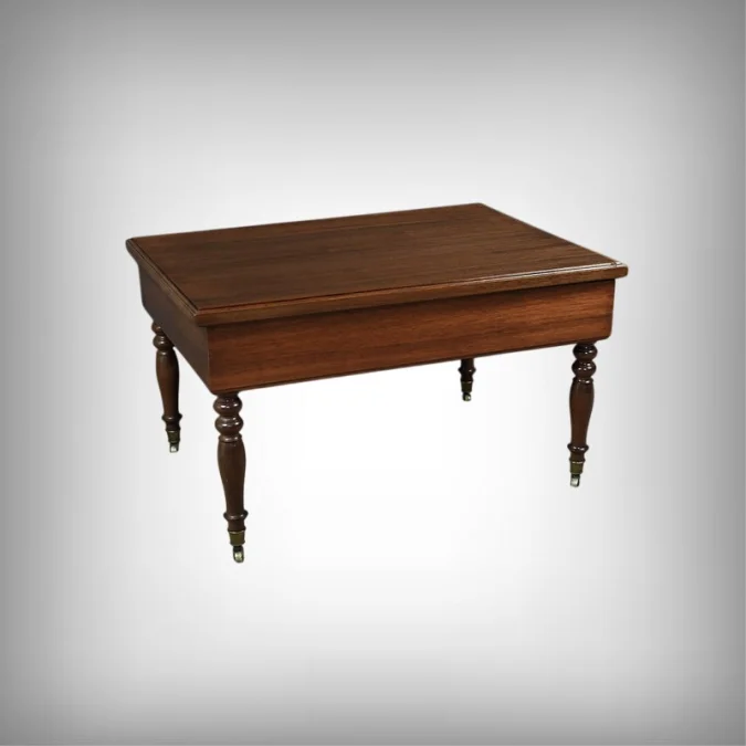 LOW TABLE ON CASTERS