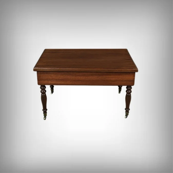 LOW TABLE ON CASTERS