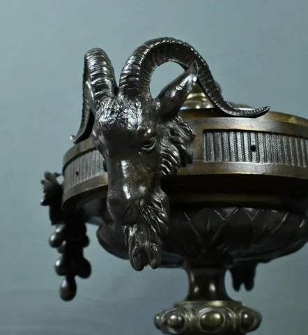 Бронзовая урна периода Наполеона III.