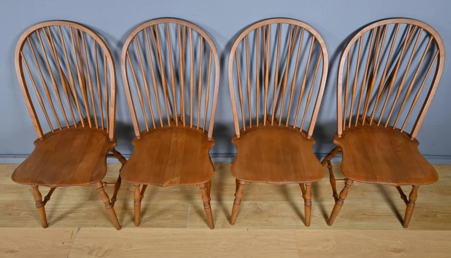 Suite de 4 Chaises Windsor en Hêtre, Angleterre – Début XXe