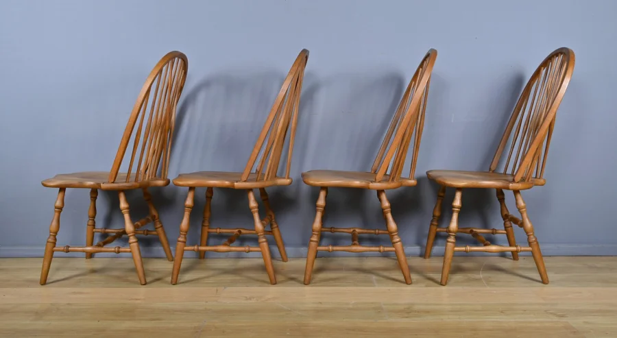 Suite de 4 Chaises Windsor en Hêtre, Angleterre – Début XXe
