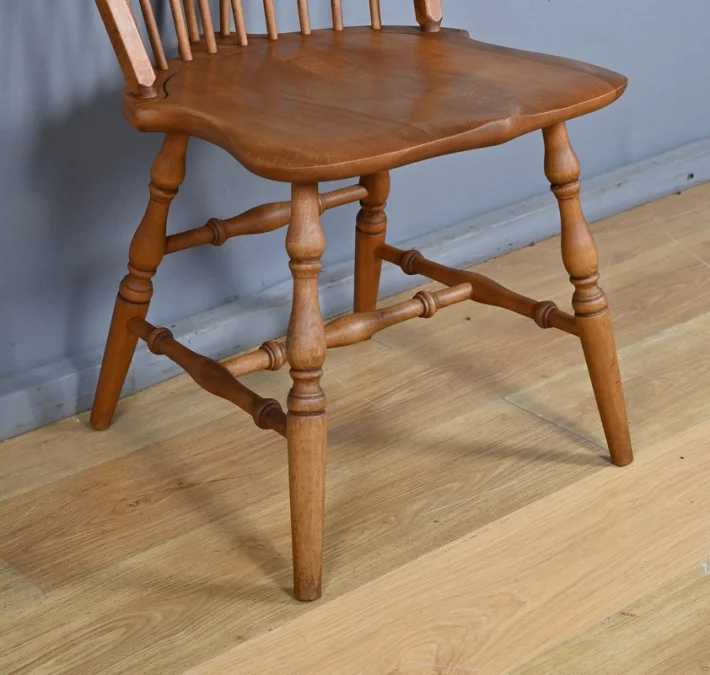 Suite de 4 Chaises Windsor en Hêtre, Angleterre – Début XXe