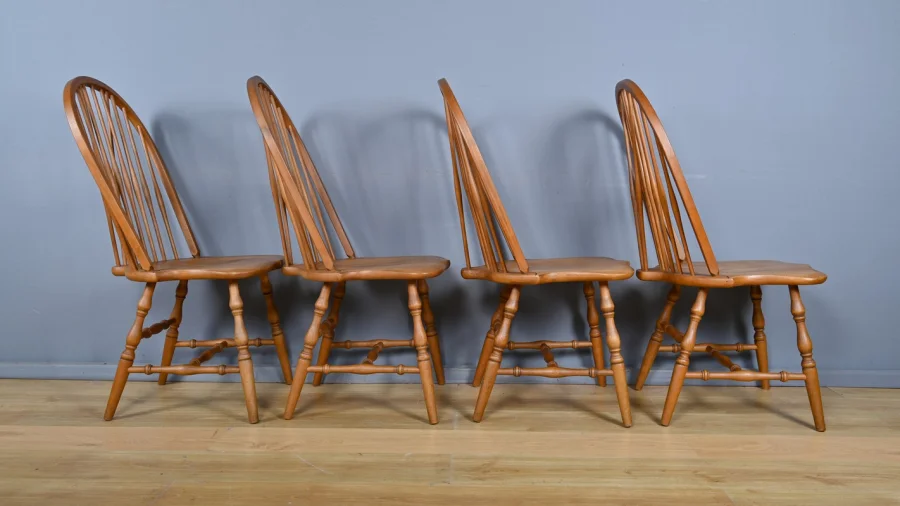 Suite de 4 Chaises Windsor en Hêtre, Angleterre – Début XXe