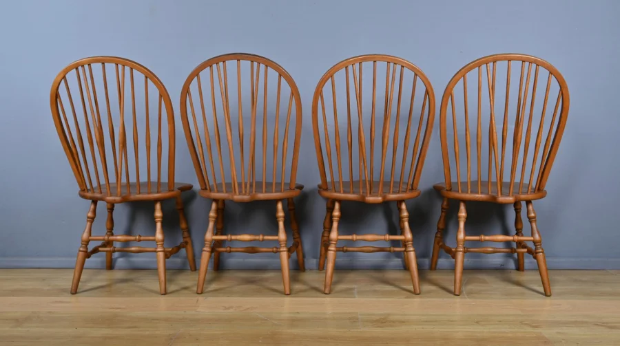 Suite de 4 Chaises Windsor en Hêtre, Angleterre – Début XXe