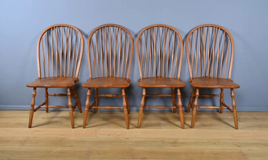 Suite de 4 Chaises Windsor en Hêtre, Angleterre – Début XXe