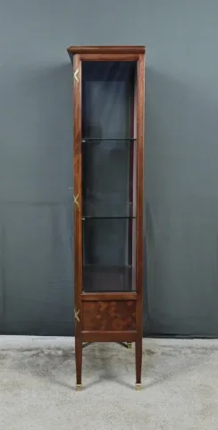 Витрина в стиле Людовика XVI