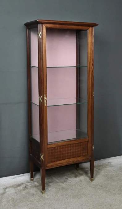 ルイ16世様式のディスプレイキャビネット