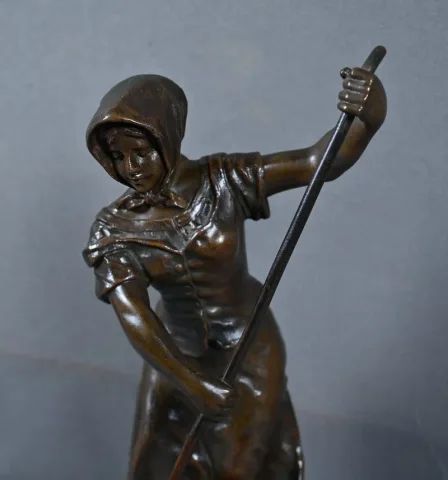 Bronze Bronze « La Faneuse », de Désiré Grisard – 1930