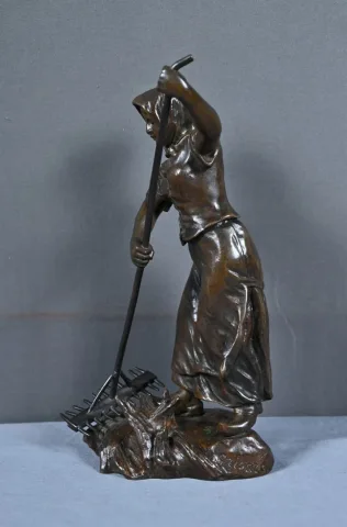 Bronze Bronze « La Faneuse », de Désiré Grisard – 1930