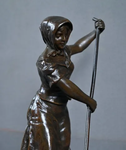 Bronze Bronze « La Faneuse », de Désiré Grisard – 1930