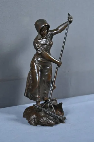 Bronze Bronze « La Faneuse », de Désiré Grisard – 1930
