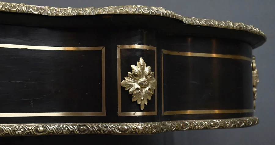Table Violonnée en Marqueterie Boulle, époque Napoléon III – Milieu XIXe