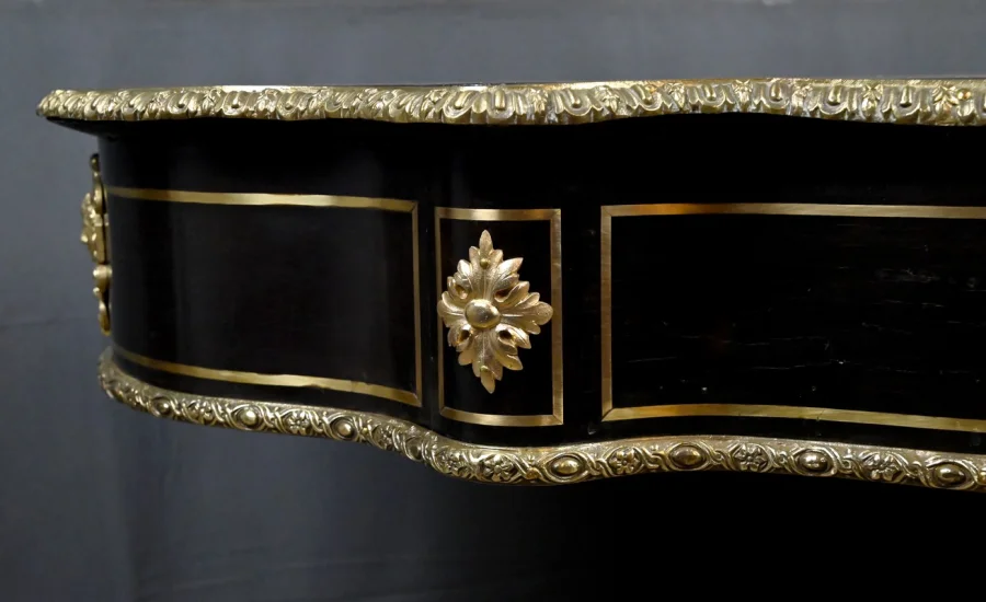 Table Violonnée en Marqueterie Boulle, époque Napoléon III – Milieu XIXe