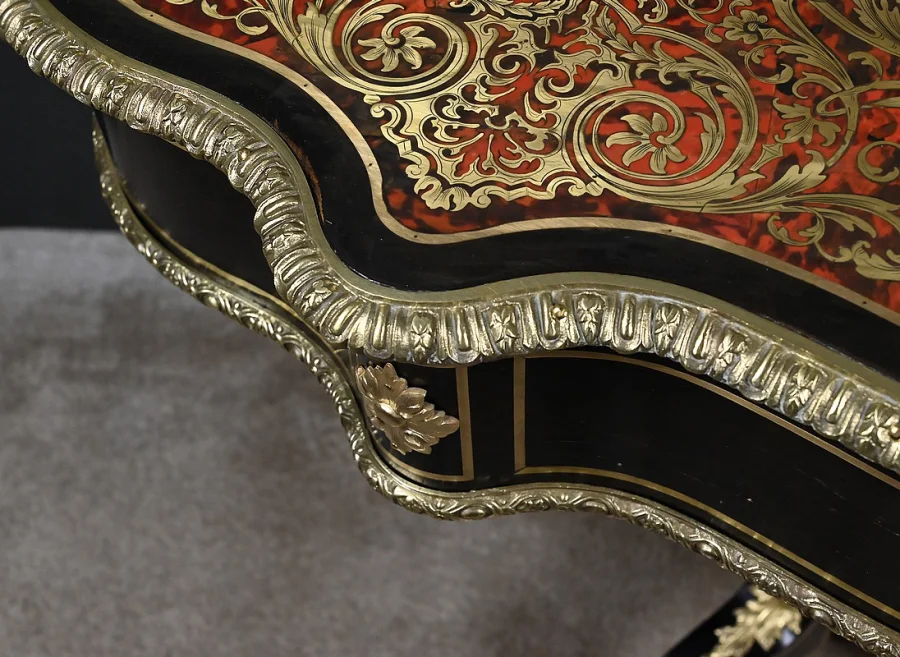 Table Violonnée en Marqueterie Boulle, époque Napoléon III – Milieu XIXe