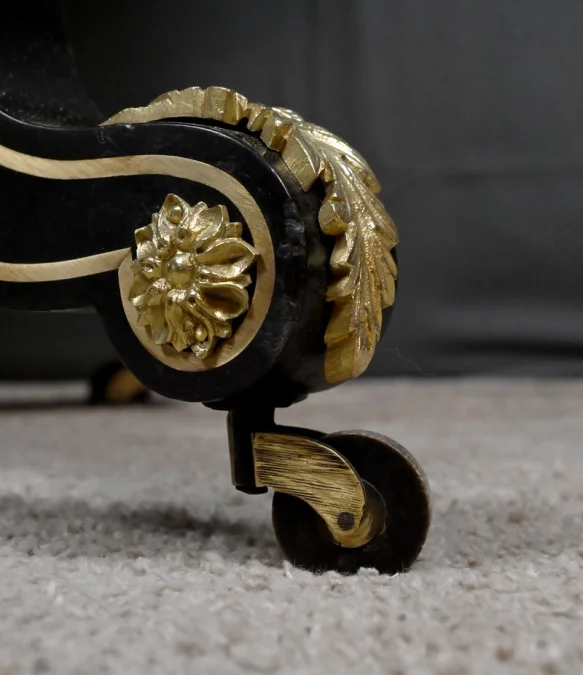 Table Violonnée en Marqueterie Boulle, époque Napoléon III – Milieu XIXe