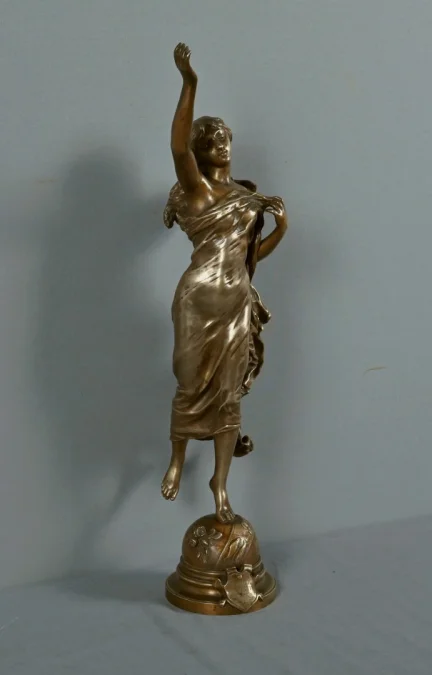 БРОНЗОВАЯ СТАТУЯ, подпись А. ГАУДЕЗА.