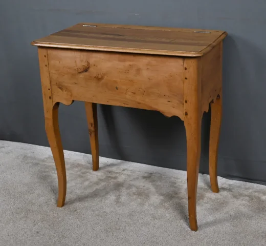 Table à Pétrin en Noyer & Poirier, époque Louis XV – XVIIIe