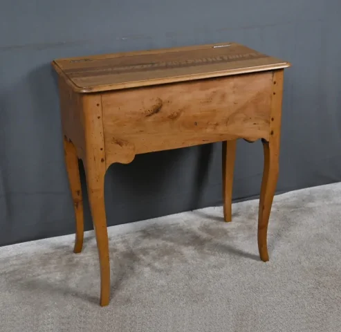 Table à Pétrin en Noyer & Poirier, époque Louis XV – XVIIIe