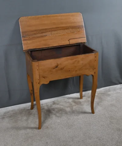 Table à Pétrin en Noyer & Poirier, époque Louis XV – XVIIIe