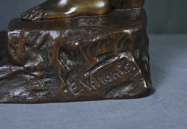 BRONZE STATUETTE signed E. VILLANIS