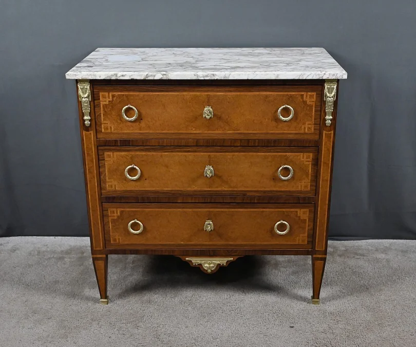 Petite Commode en Loupe d’Amboine & Palissandre, style Louis XVI – 1940