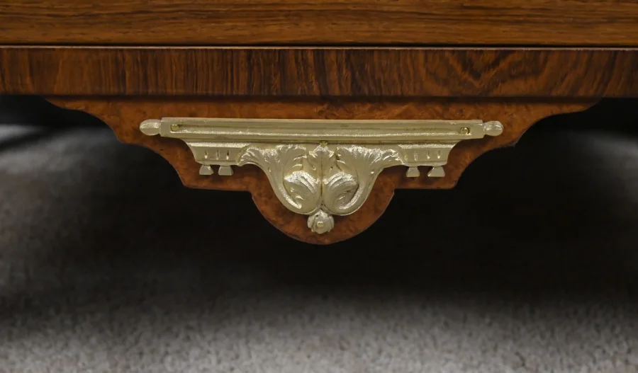 Petite Commode en Loupe d’Amboine & Palissandre, style Louis XVI – 1940