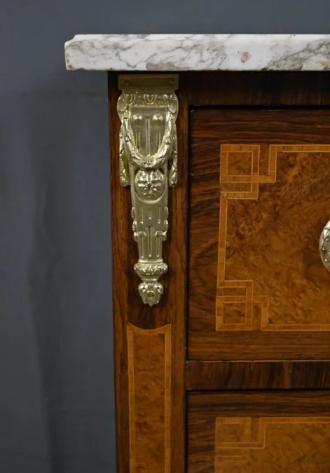 Petite Commode en Loupe d’Amboine & Palissandre, style Louis XVI – 1940