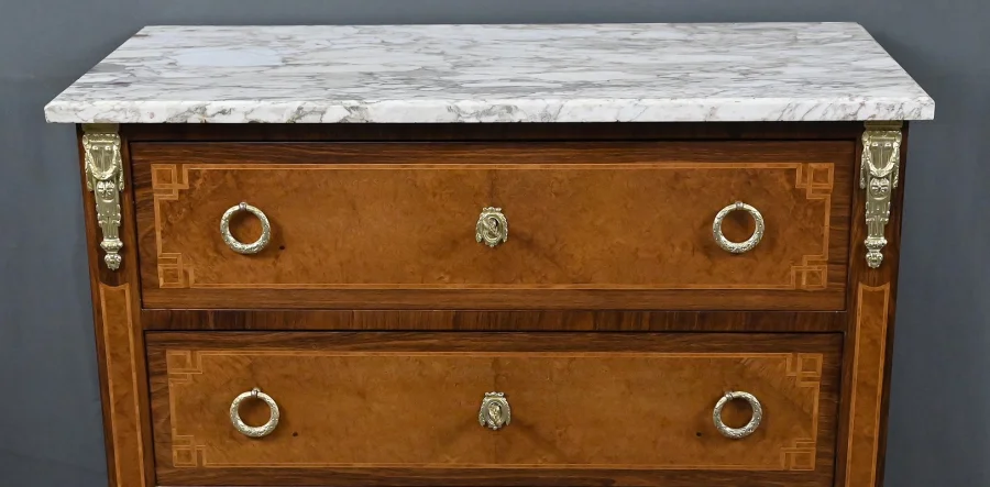 Petite Commode en Loupe d’Amboine & Palissandre, style Louis XVI – 1940