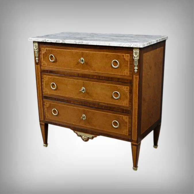 Petite Commode en Loupe d’Amboine & Palissandre, style Louis XVI – 1940