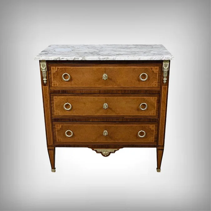 Petite Commode en Loupe d’Amboine & Palissandre, style Louis XVI – 1940