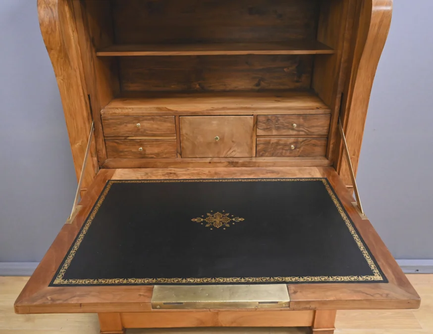 Secrétaire en Noyer, style Restauration – Milieu XIXe