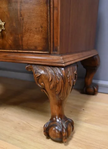 ENGLISH DRESSING TABLE