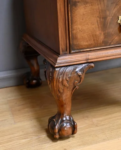 ENGLISH DRESSING TABLE