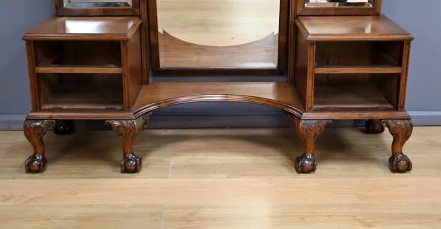 ENGLISH DRESSING TABLE