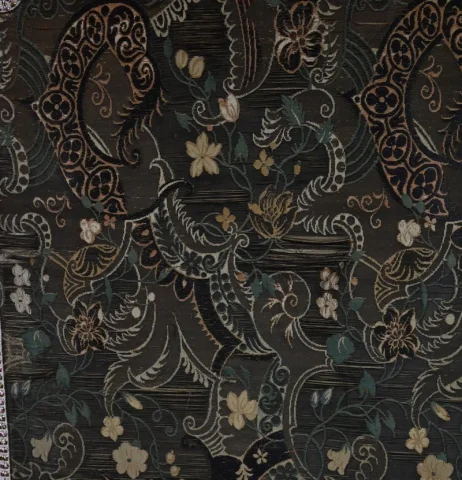 Paravent en tissu, acajou et palissandre – 1900

Ширма из ткани, красного дерева и палисандра – 1900 год