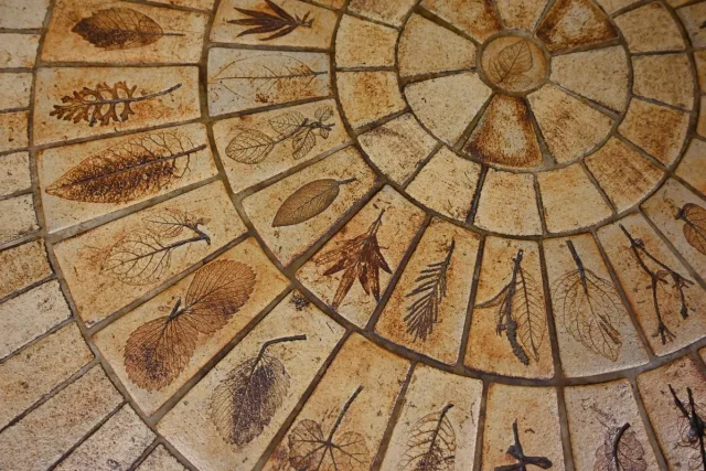 Кофейный столик, подписанный Р. Капроном, Валлорис.
