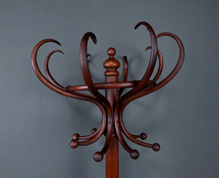 Garderobenständer im Thonet-Stil
