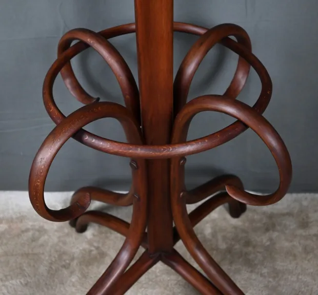 Garderobenständer im Thonet-Stil
