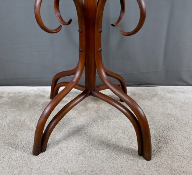 Garderobenständer im Thonet-Stil