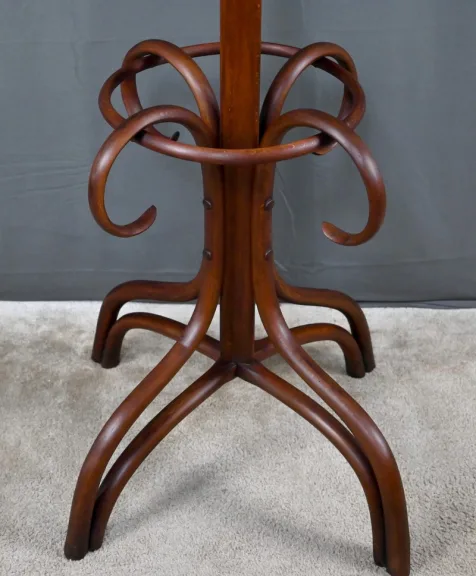 Garderobenständer im Thonet-Stil